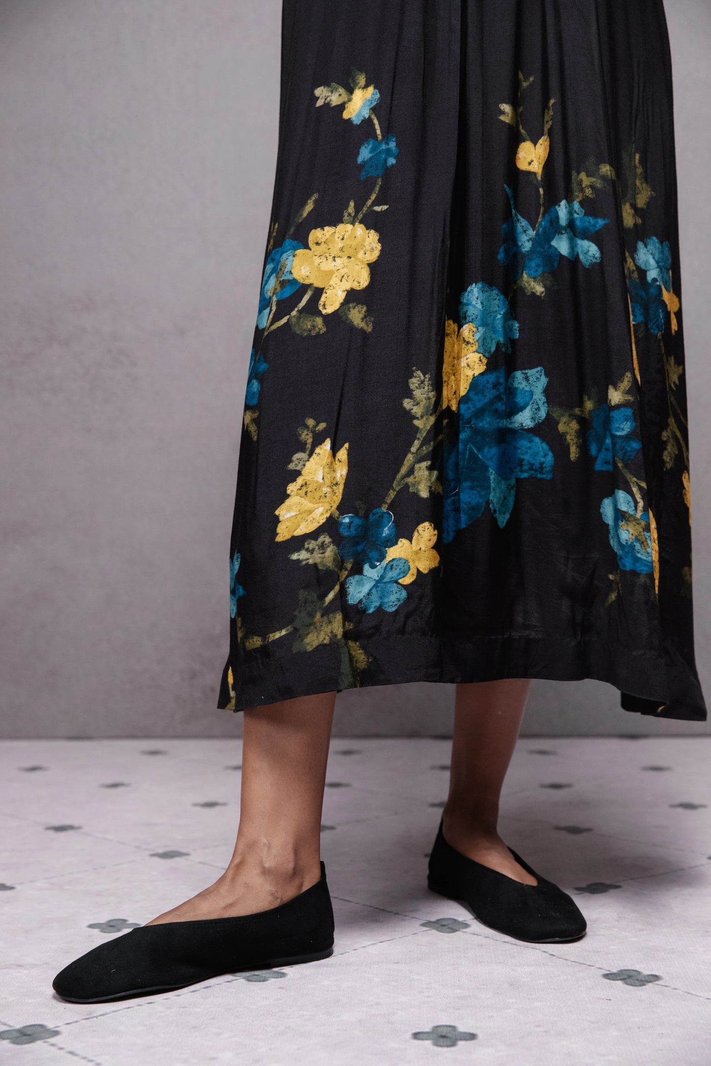 Malaiya dress in black