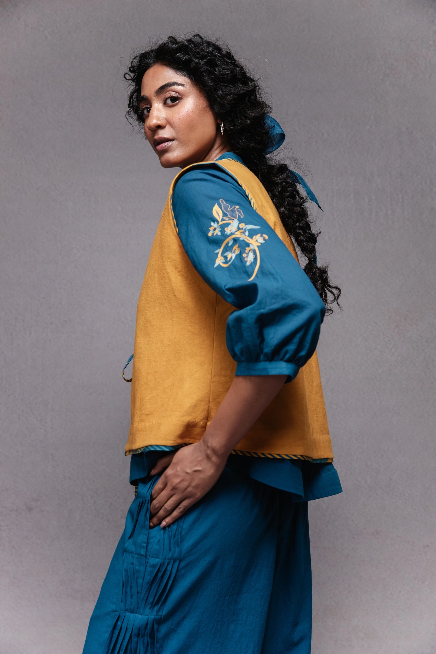 Tie up vest mustard