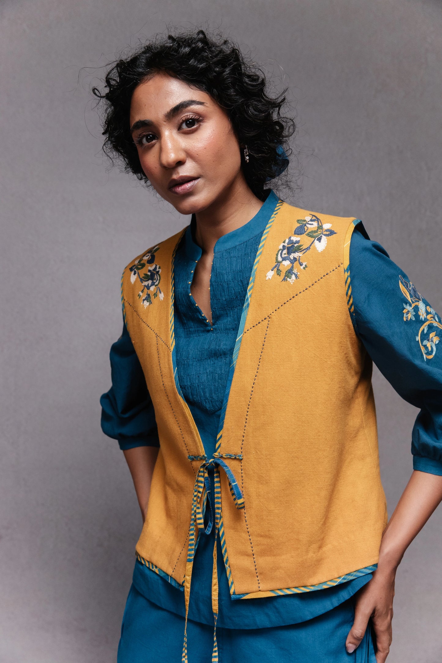 Tie up vest mustard